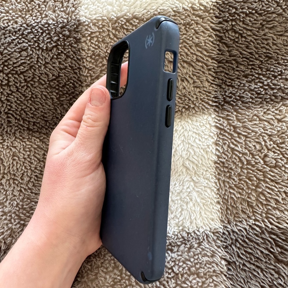 I phone 12 pro speck case